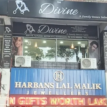 Divine A Family Unisex Salon interior